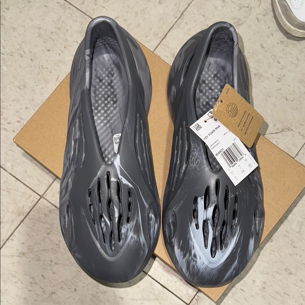 Yeezy Gray Foam Rnr